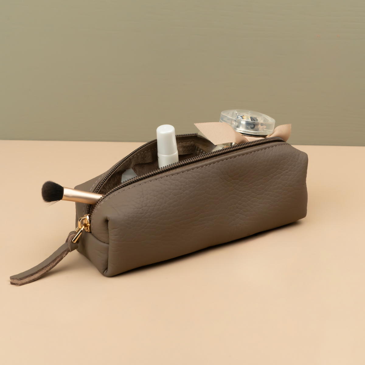 Aurora cream leather makeup bag product view