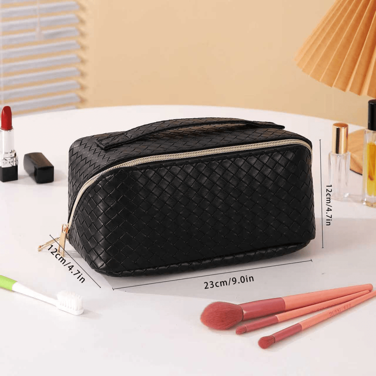Travel makeup and toiletry bag — product detail