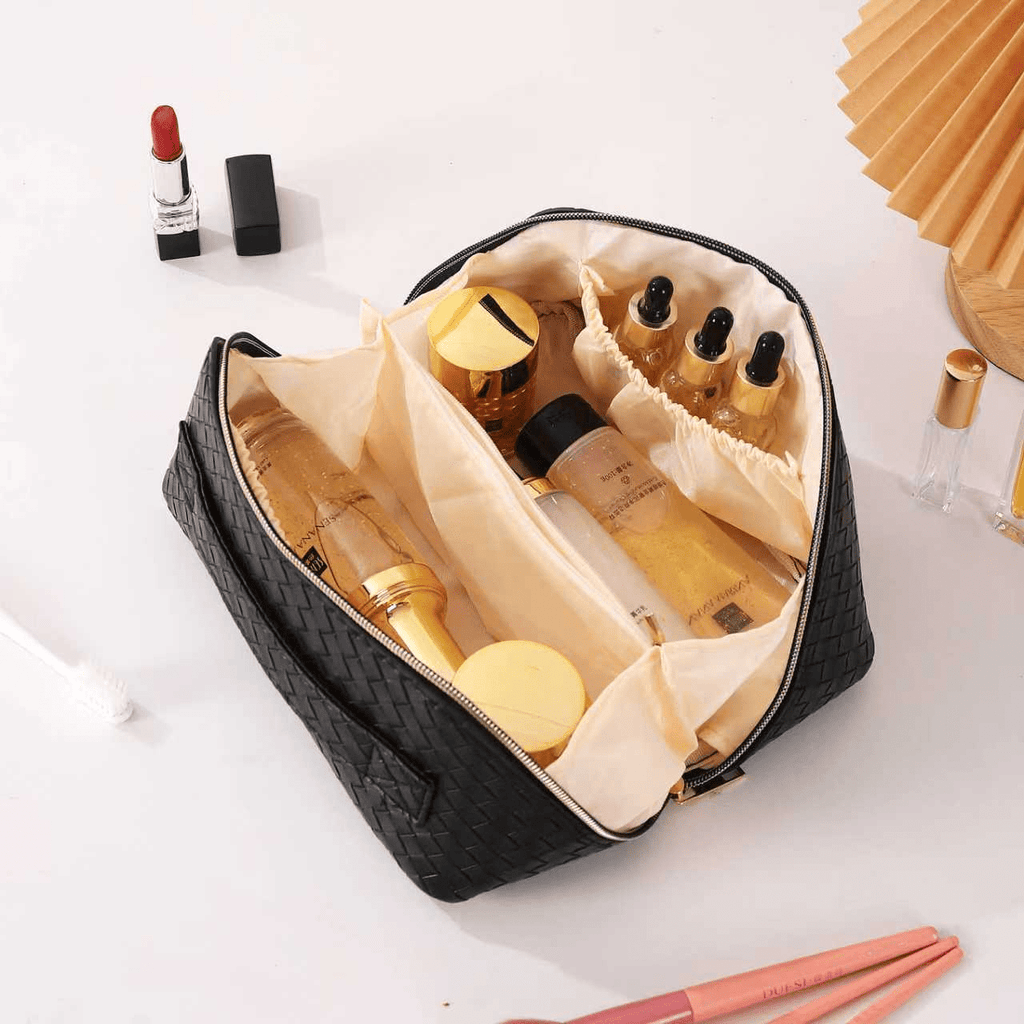 Compact makeup and toiletry bag — organizer detail